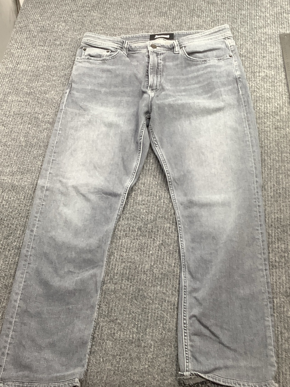 Men's Light Gray Straight Jeans – Classic Everyday Fit
